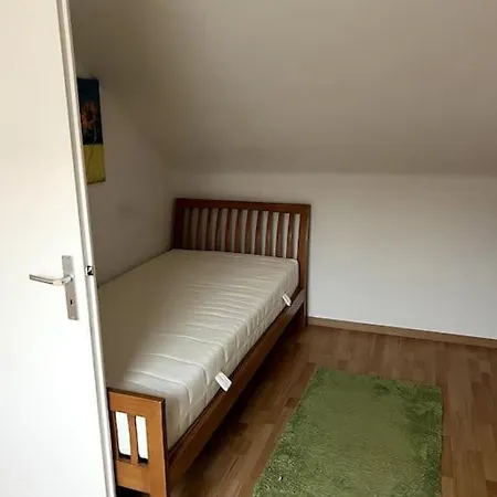 Zentrale, Charmante Dg-wohnung
